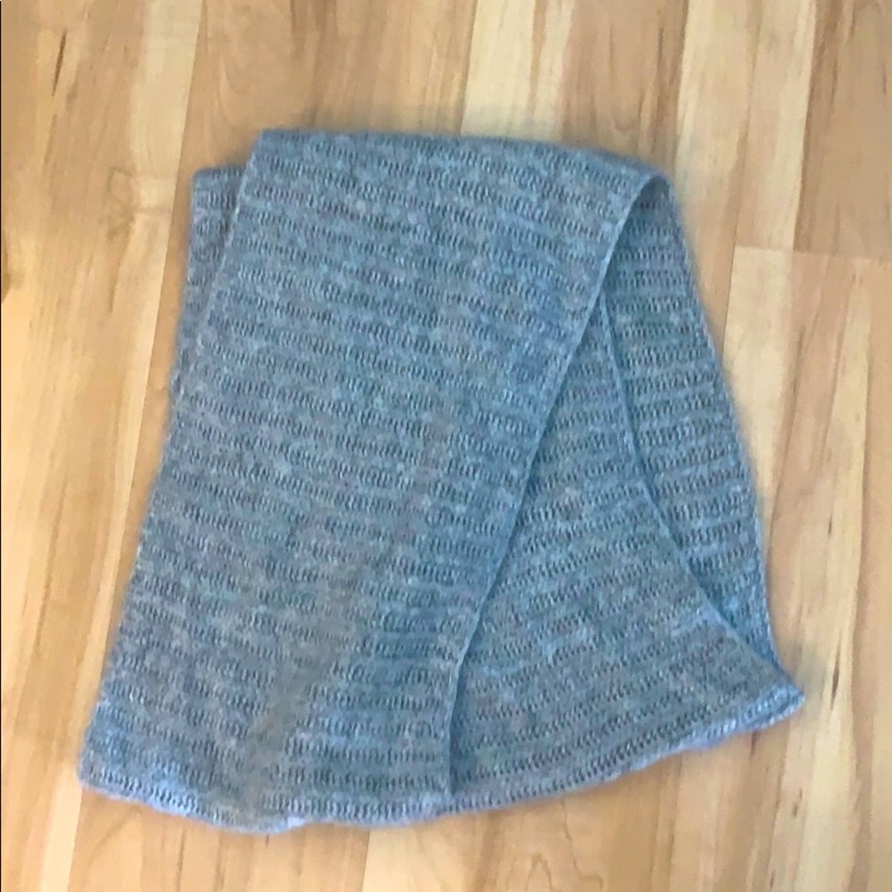 Knit gray infinity scarf 🧶
